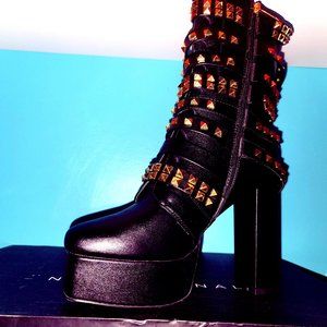 Nelly Bernal Studded Platform boot